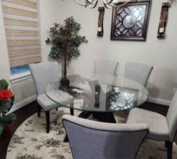 Round-Glass-Top-Dining-Set-With-Decors2.jpg