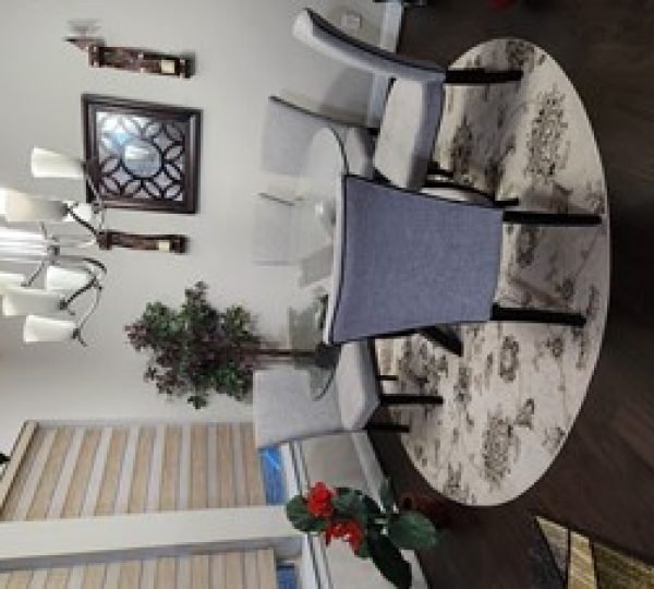 Round-Glass-Top-Dining-Set-With-Decors3.jpg