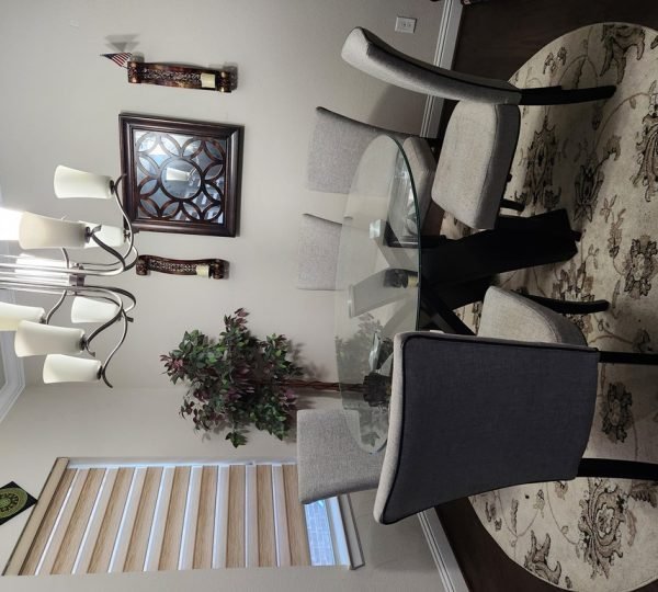 Round-Glass-Top-Dining-Set-With-Decors5.jpg